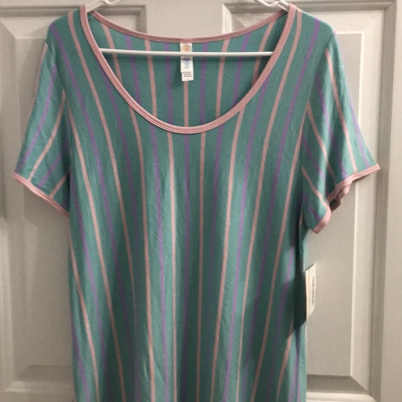 💕BEAUTIFUL BNWT LULAROE LARGE CLASSIC TOP💕 - Picture 1 of 8